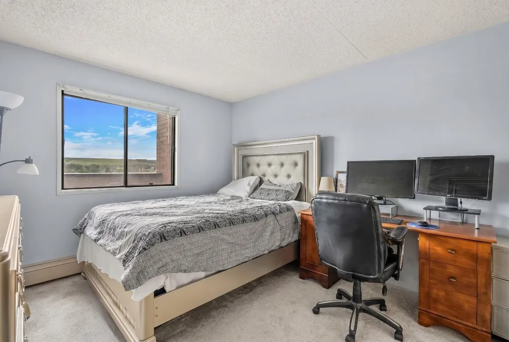 5204 Dalton Drive NW Calgary AB T3A 3H1