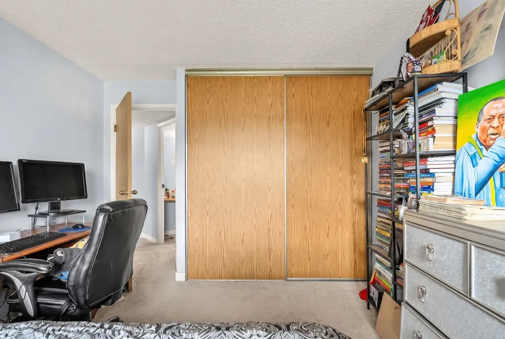 5204 Dalton Drive NW Calgary AB T3A 3H1