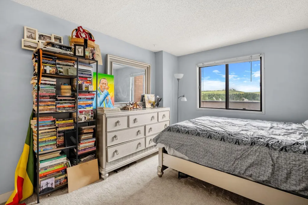5204 Dalton Drive NW Calgary AB T3A 3H1