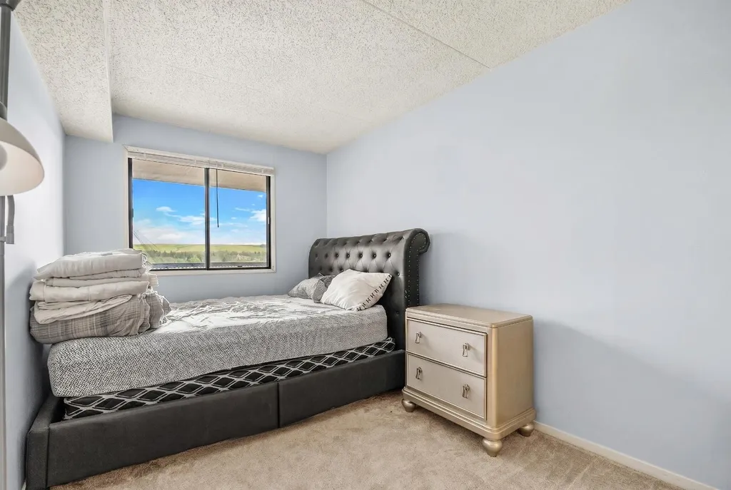 5204 Dalton Drive NW Calgary AB T3A 3H1