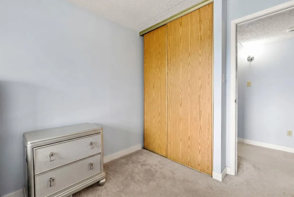5204 Dalton Drive NW Calgary AB T3A 3H1