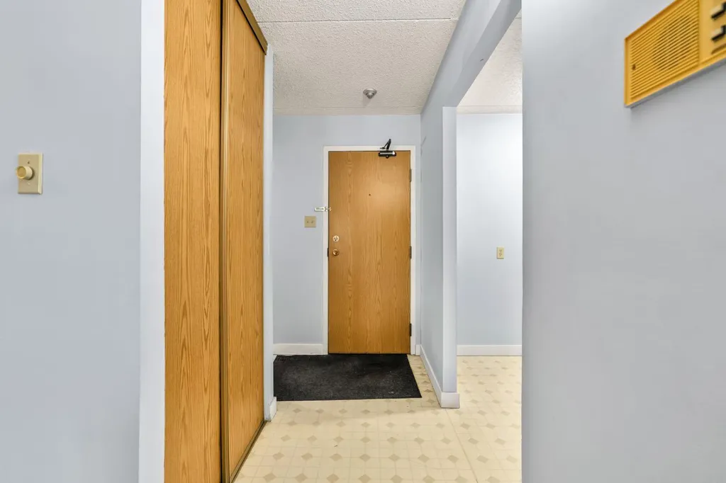 5204 Dalton Drive NW Calgary AB T3A 3H1