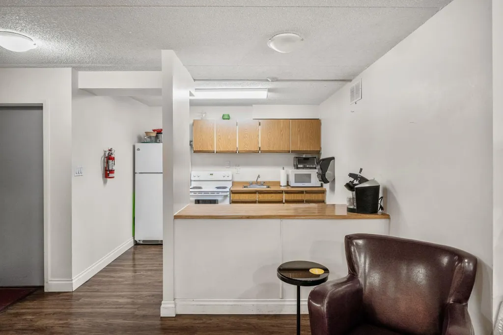 5204 Dalton Drive NW Calgary AB T3A 3H1