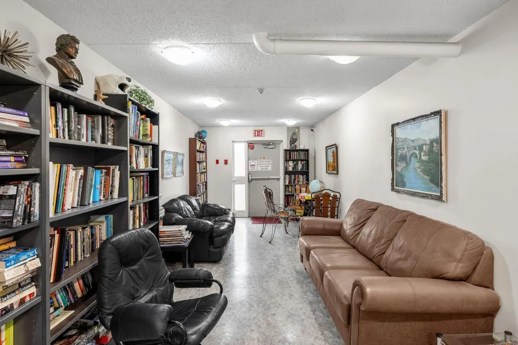 5204 Dalton Drive NW Calgary AB T3A 3H1