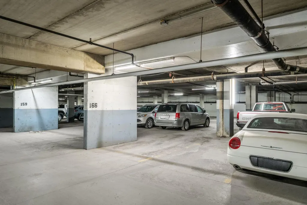 5204 Dalton Drive NW Calgary AB T3A 3H1