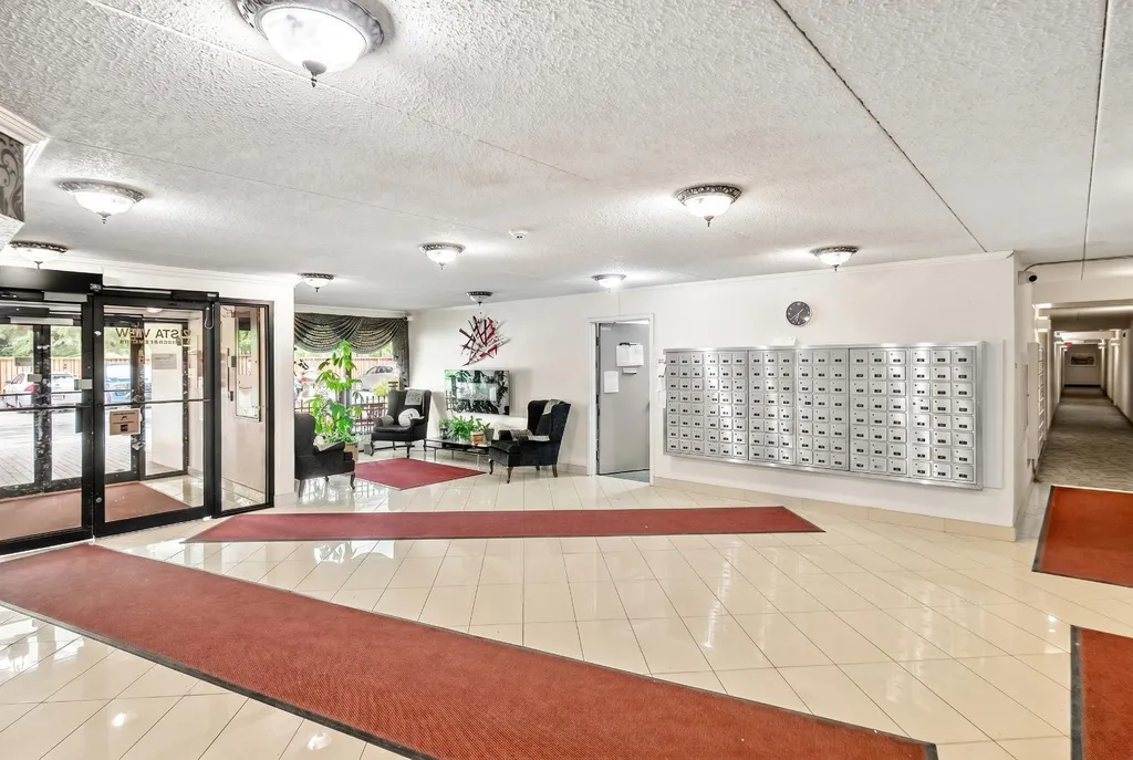 5204 Dalton Drive NW Calgary AB T3A 3H1
