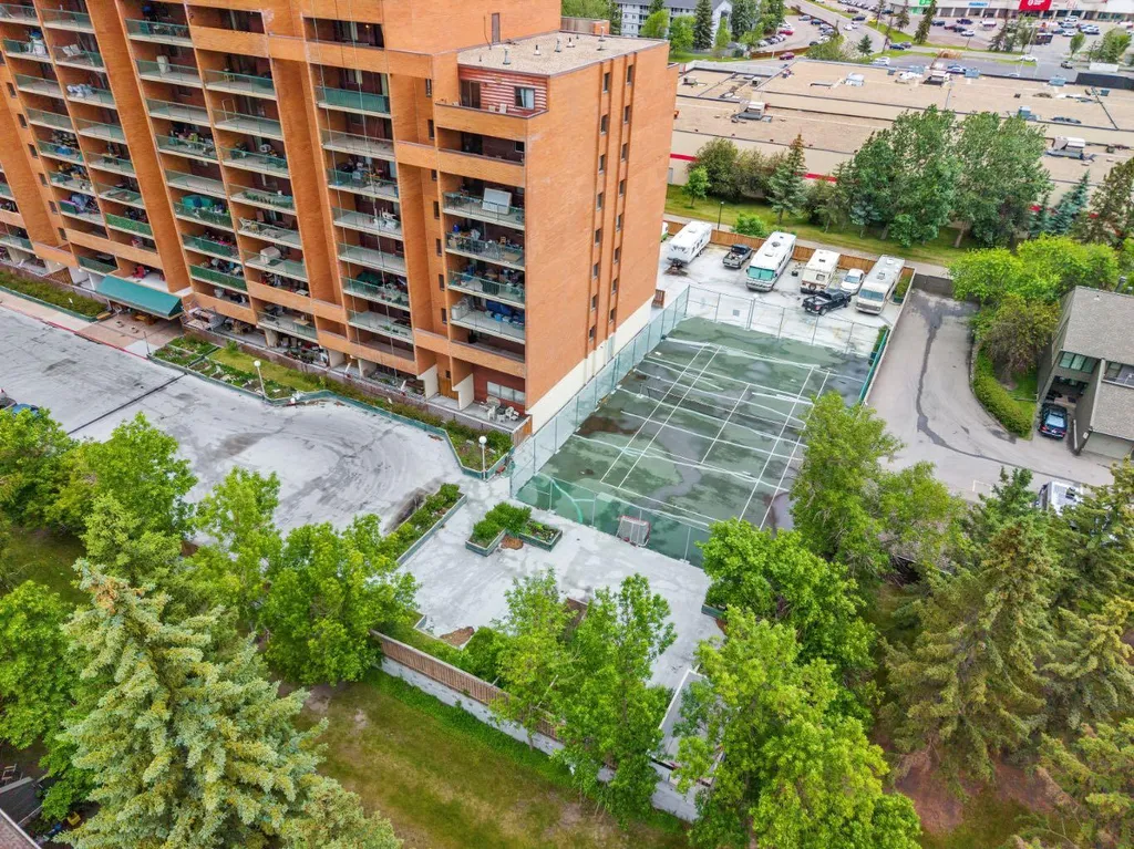 5204 Dalton Drive NW Calgary AB T3A 3H1