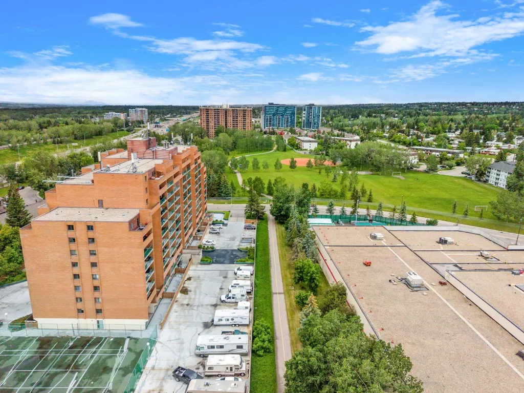 5204 Dalton Drive NW Calgary AB T3A 3H1