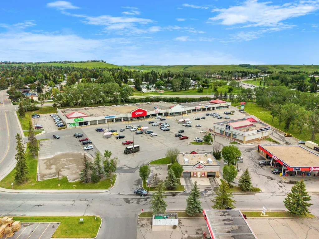 5204 Dalton Drive NW Calgary AB T3A 3H1