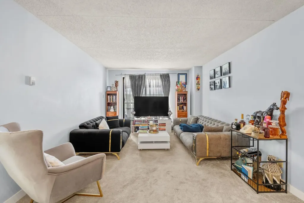 5204 Dalton Drive NW Calgary AB T3A 3H1