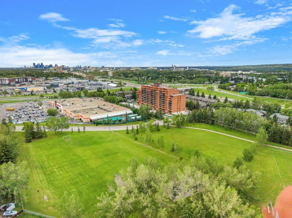 5204 Dalton Drive NW Calgary AB T3A 3H1