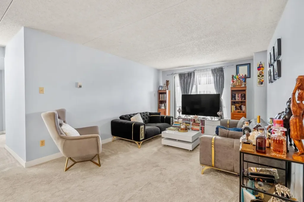 5204 Dalton Drive NW Calgary AB T3A 3H1