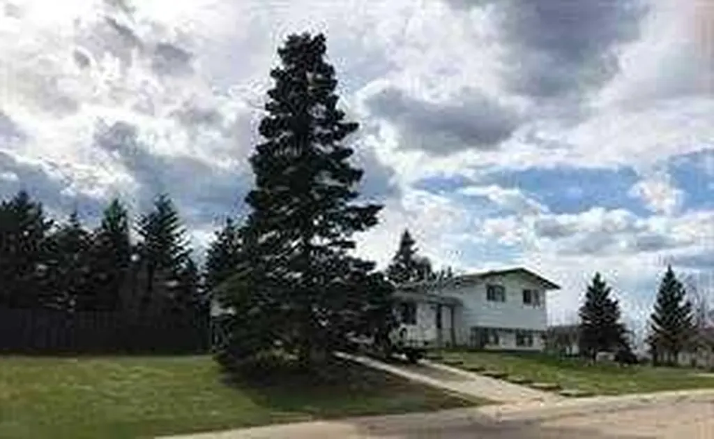813 7 A Street Fox Creek AB T0H 1P0