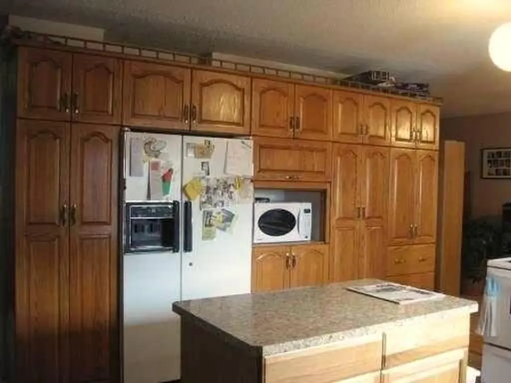 813 7 A Street Fox Creek AB T0H 1P0