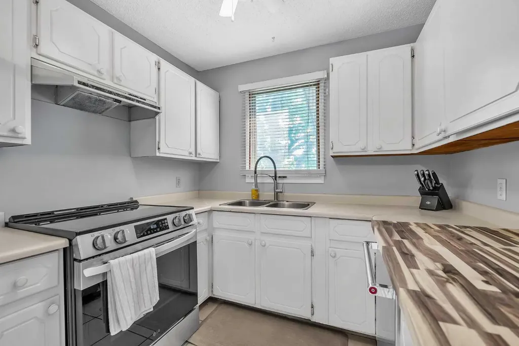 215 Erin Woods Drive SE Calgary AB T2B 2V7