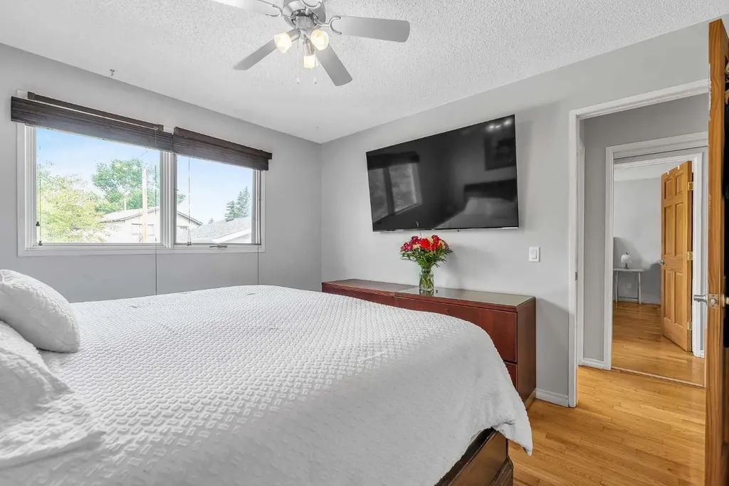 215 Erin Woods Drive SE Calgary AB T2B 2V7