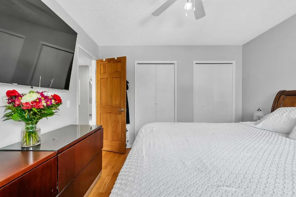215 Erin Woods Drive SE Calgary AB T2B 2V7