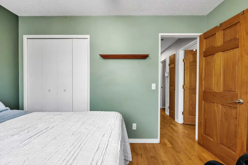 215 Erin Woods Drive SE Calgary AB T2B 2V7