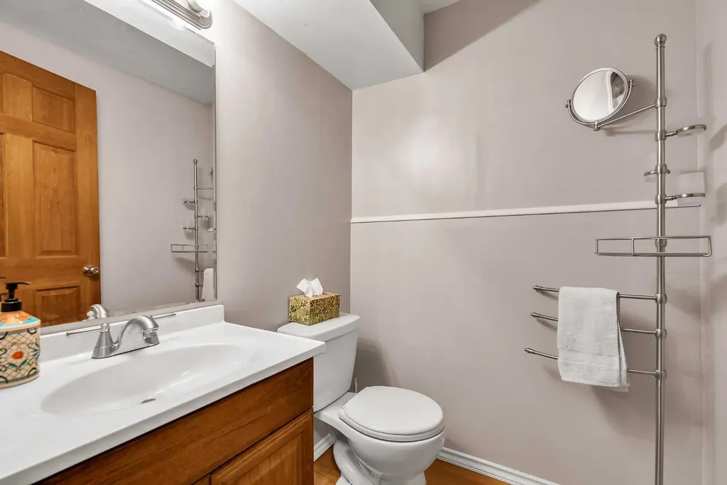 215 Erin Woods Drive SE Calgary AB T2B 2V7