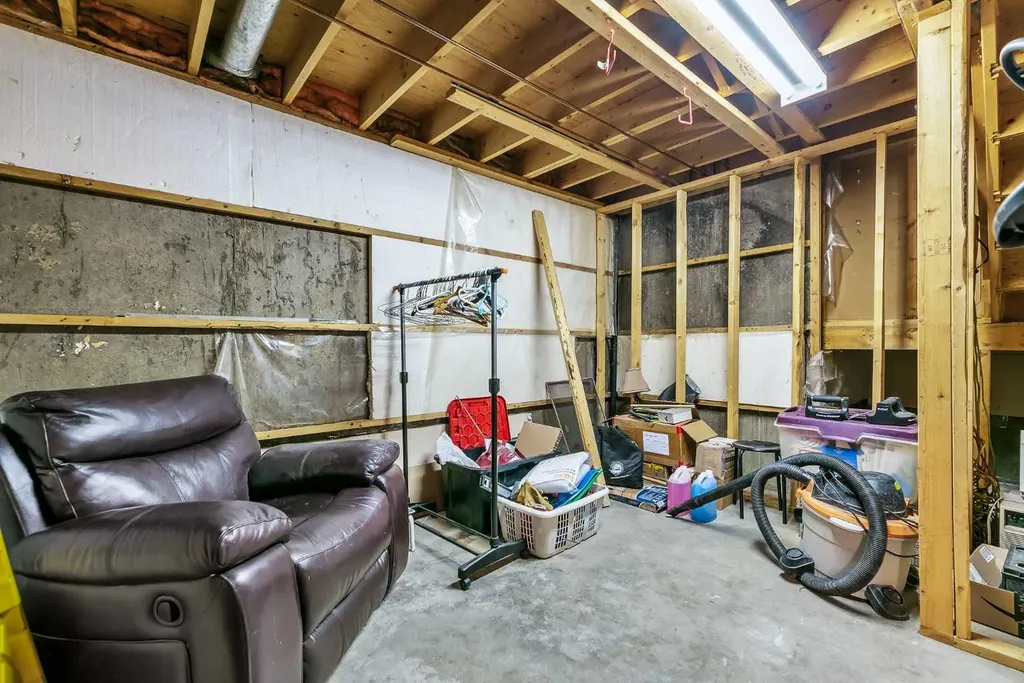 215 Erin Woods Drive SE Calgary AB T2B 2V7