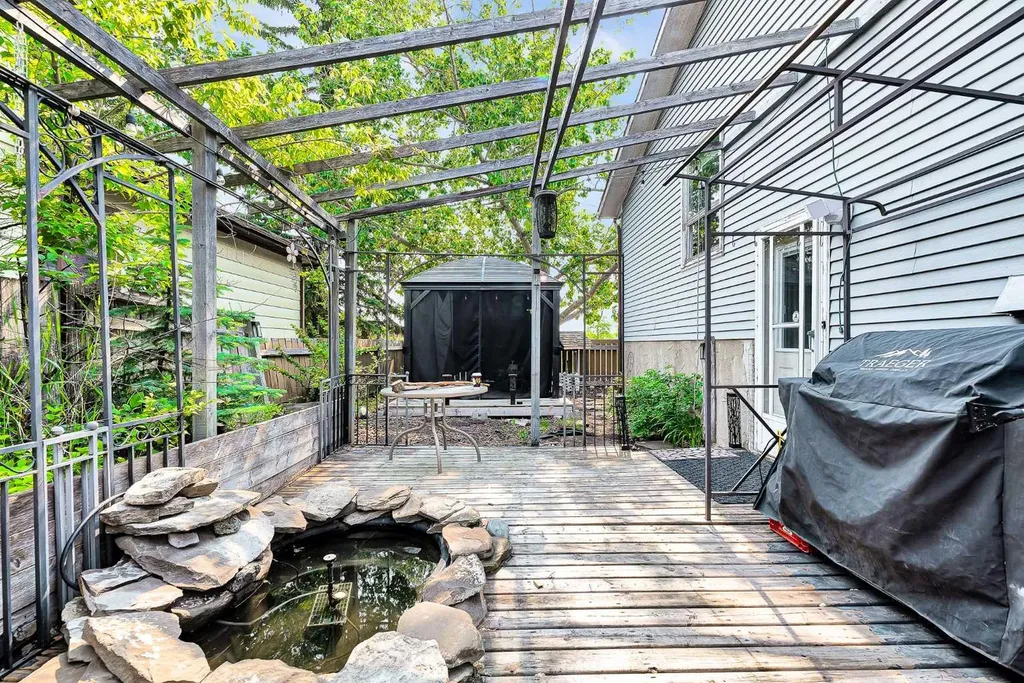 215 Erin Woods Drive SE Calgary AB T2B 2V7