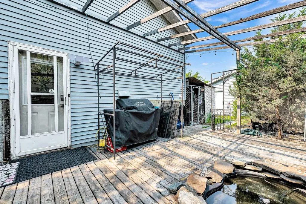 215 Erin Woods Drive SE Calgary AB T2B 2V7
