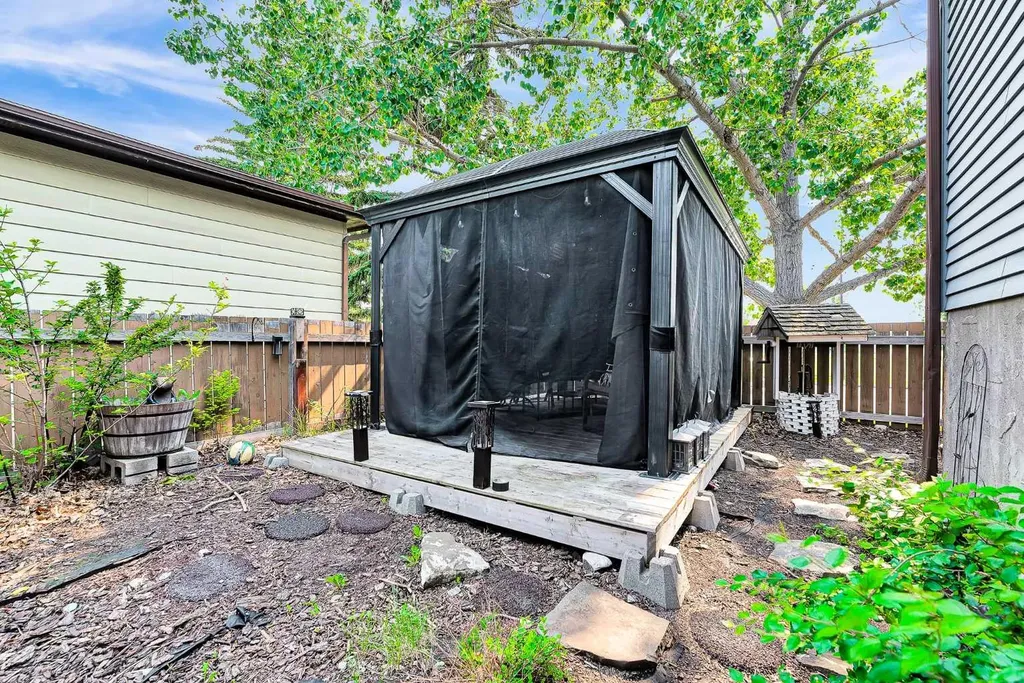 215 Erin Woods Drive SE Calgary AB T2B 2V7