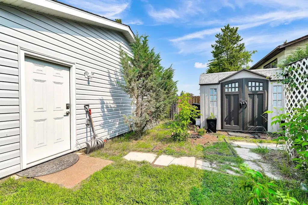 215 Erin Woods Drive SE Calgary AB T2B 2V7