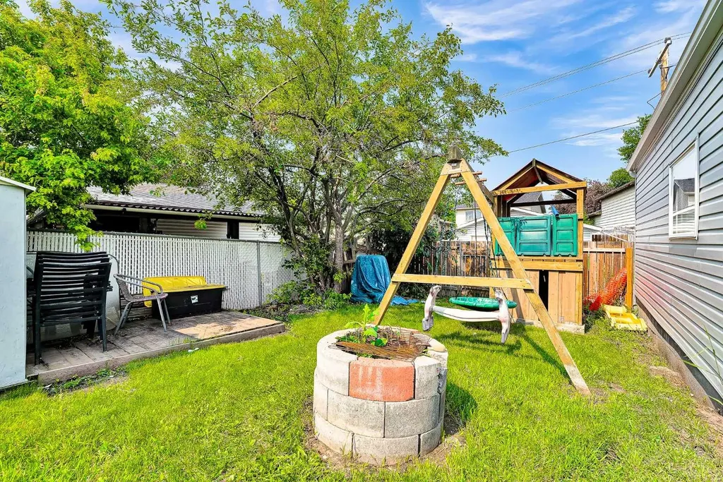 215 Erin Woods Drive SE Calgary AB T2B 2V7