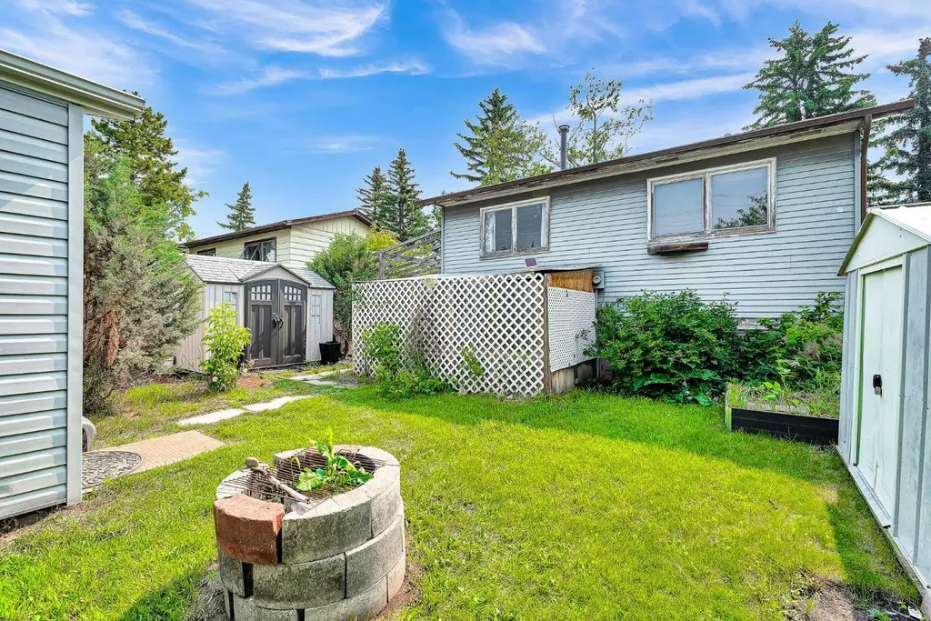 215 Erin Woods Drive SE Calgary AB T2B 2V7