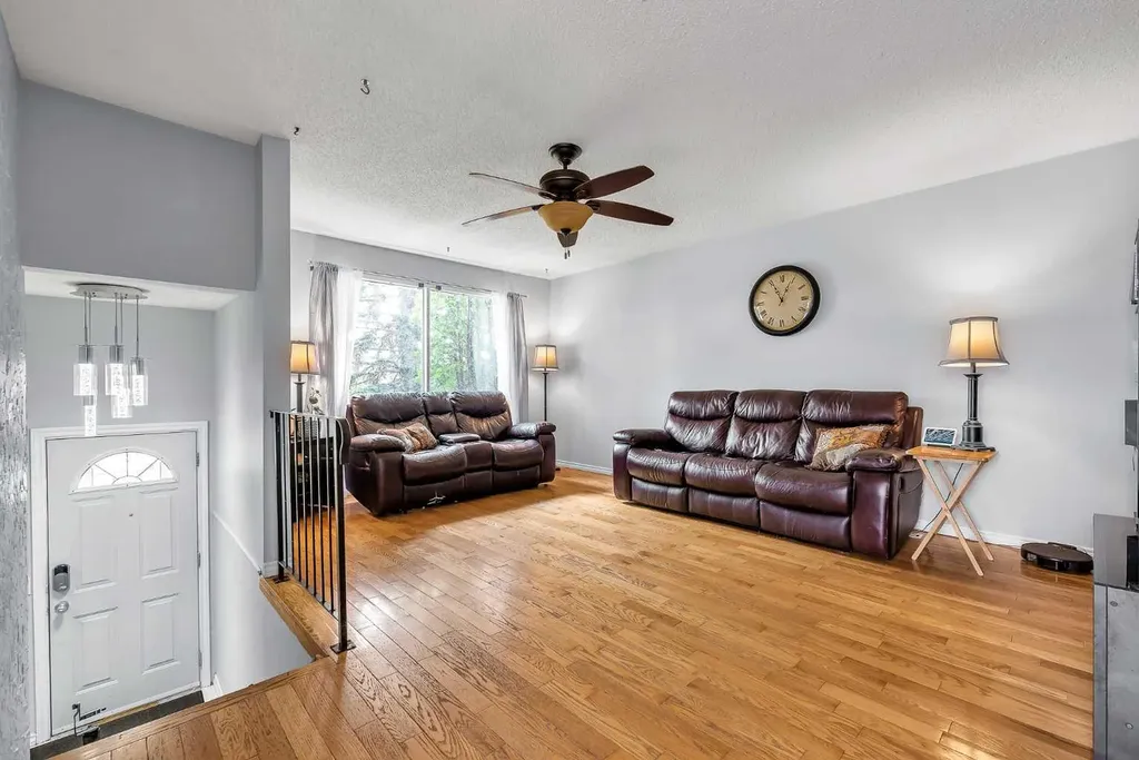 215 Erin Woods Drive SE Calgary AB T2B 2V7