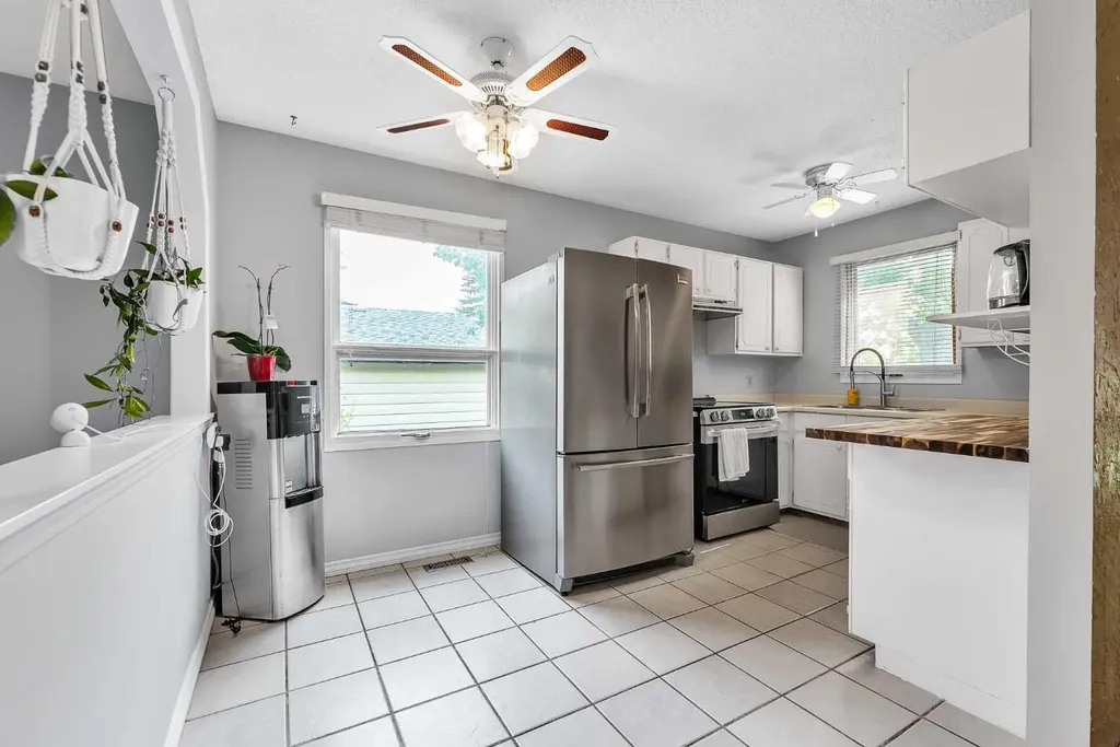 215 Erin Woods Drive SE Calgary AB T2B 2V7