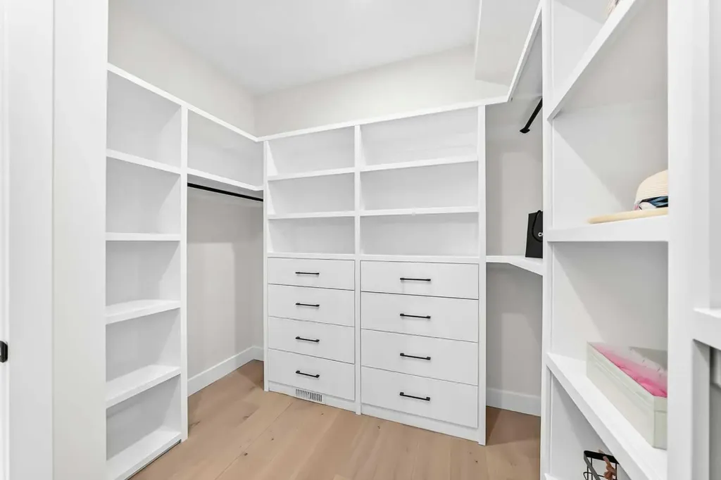 3106 15 Avenue SW Calgary AB T3C 0Y6