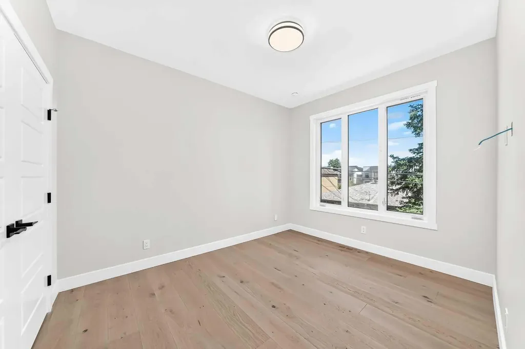 3106 15 Avenue SW Calgary AB T3C 0Y6
