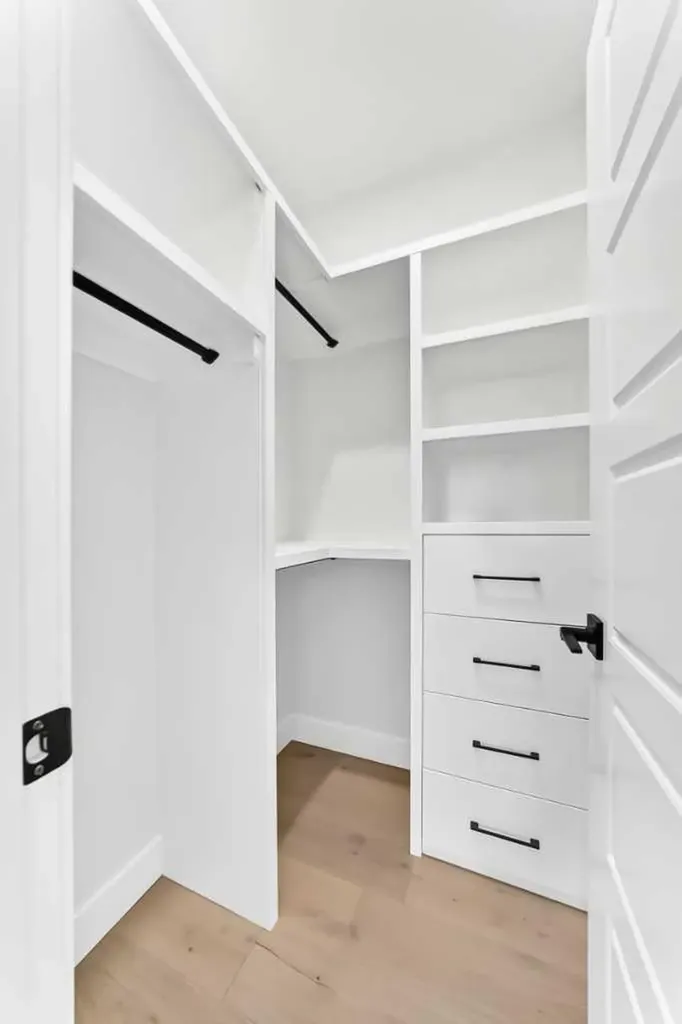 3106 15 Avenue SW Calgary AB T3C 0Y6