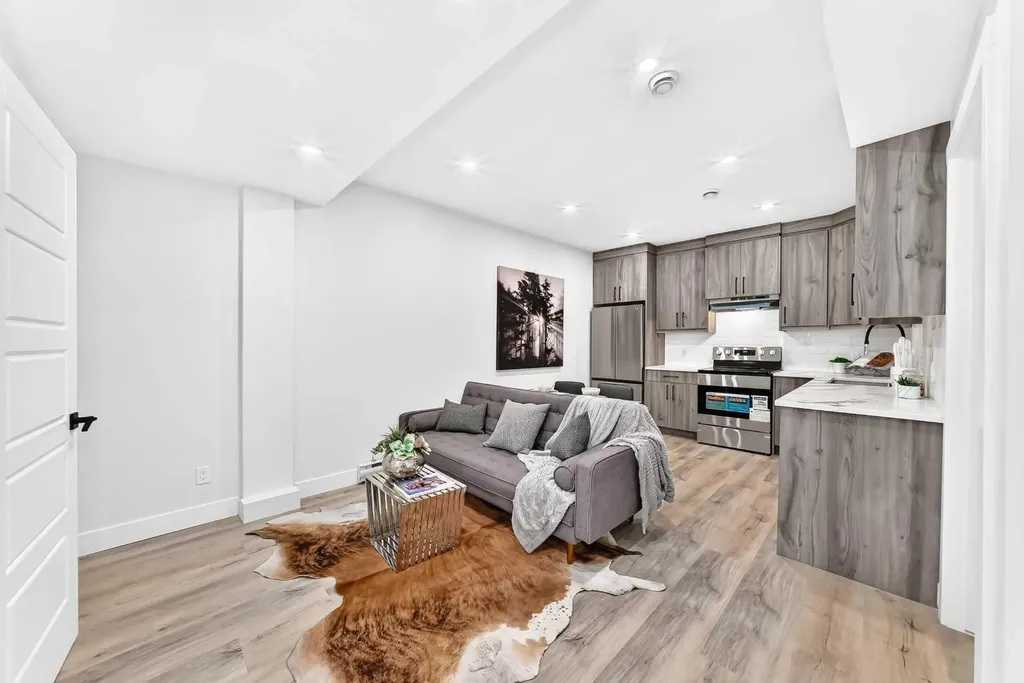 3106 15 Avenue SW Calgary AB T3C 0Y6