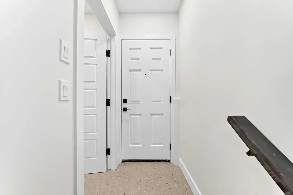 3106 15 Avenue SW Calgary AB T3C 0Y6