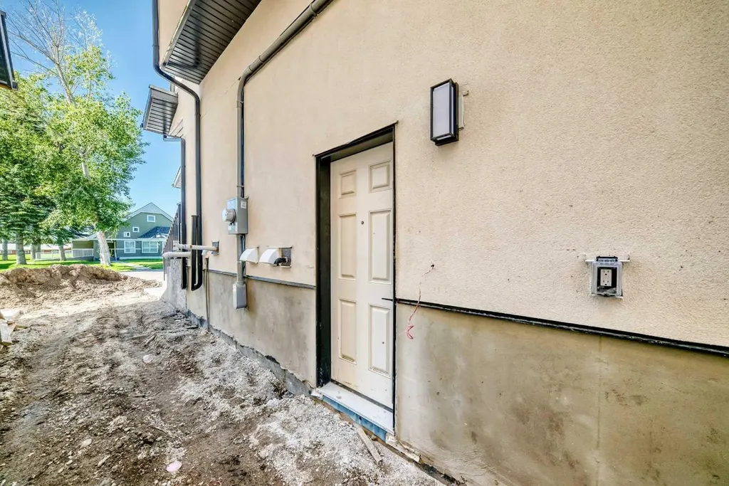 3106 15 Avenue SW Calgary AB T3C 0Y6