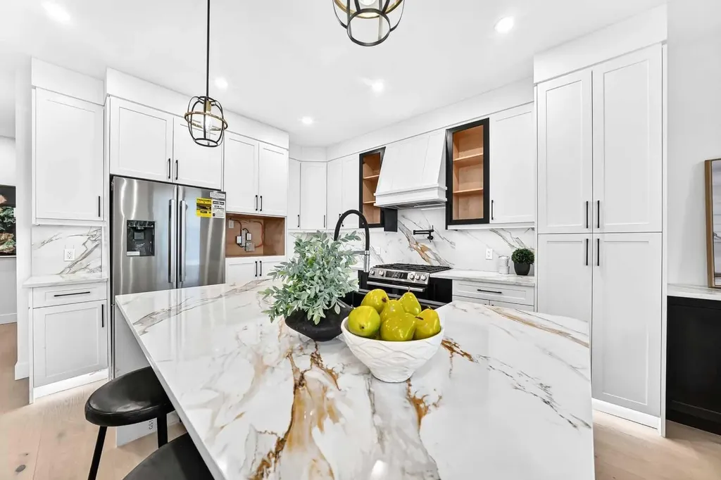 3106 15 Avenue SW Calgary AB T3C 0Y6