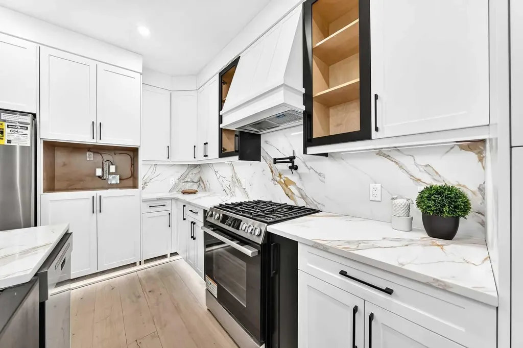3106 15 Avenue SW Calgary AB T3C 0Y6