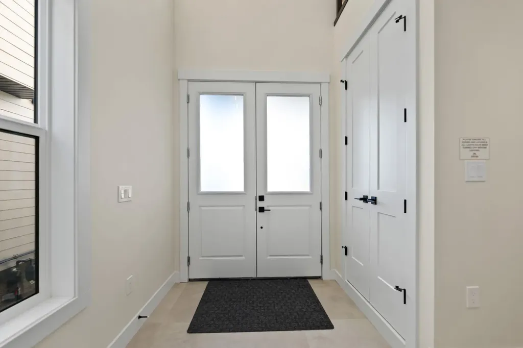 39 South Shore Road Chestermere AB T1X2Y4