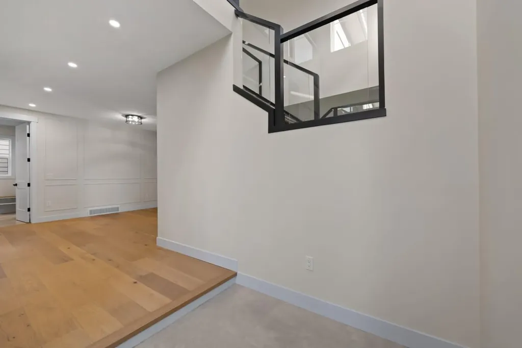 39 South Shore Road Chestermere AB T1X2Y4