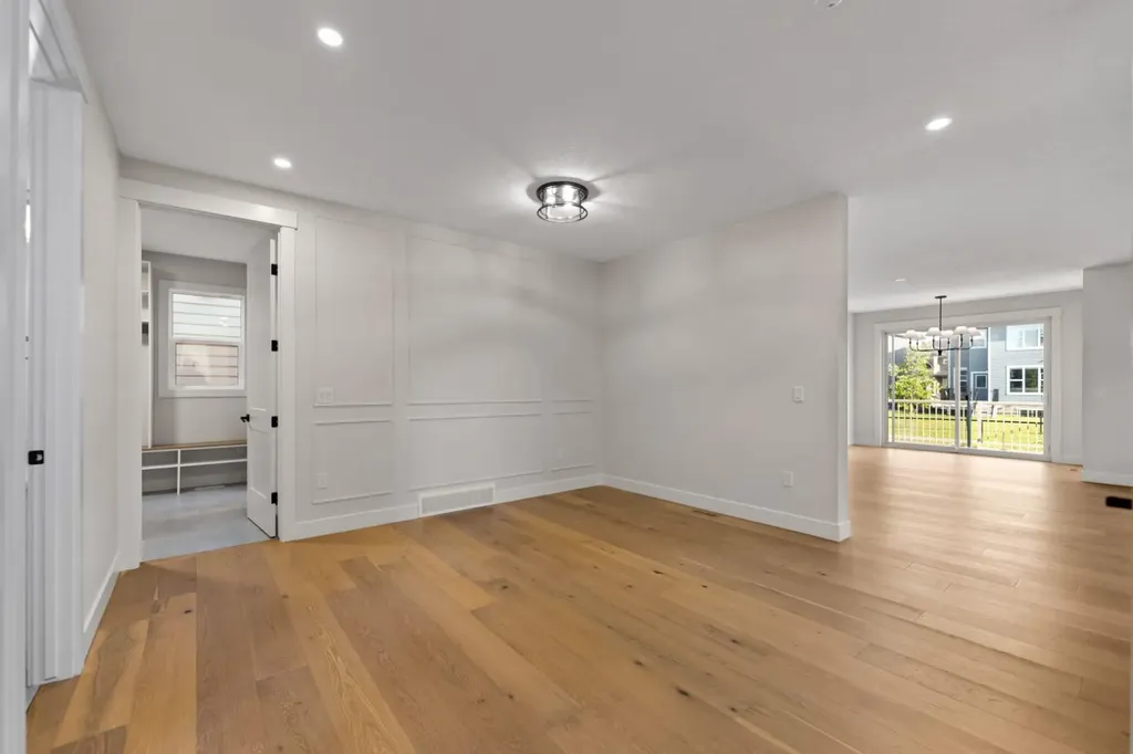 39 South Shore Road Chestermere AB T1X2Y4