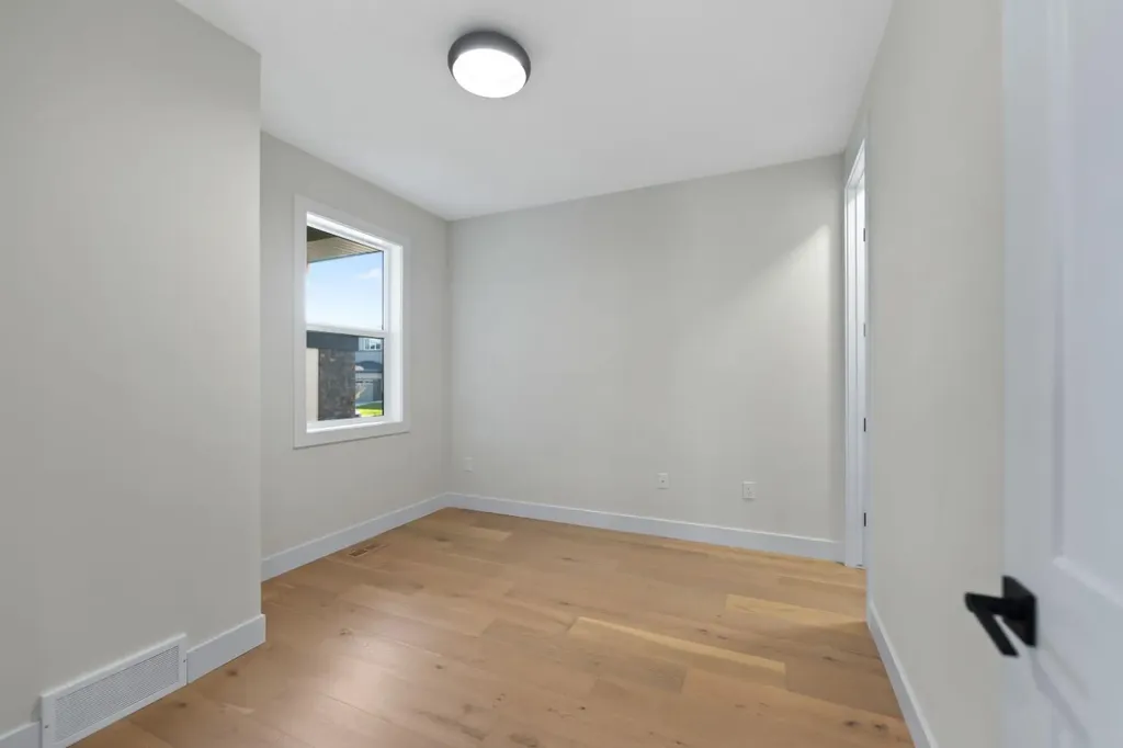 39 South Shore Road Chestermere AB T1X2Y4