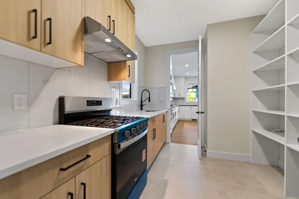 39 South Shore Road Chestermere AB T1X2Y4