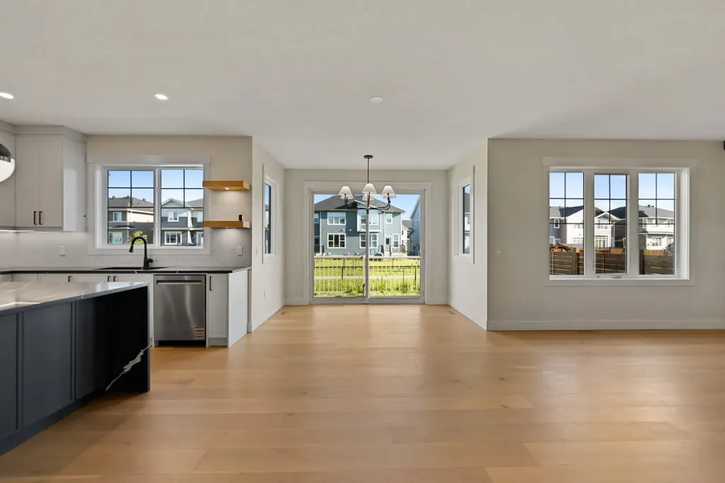 39 South Shore Road Chestermere AB T1X2Y4