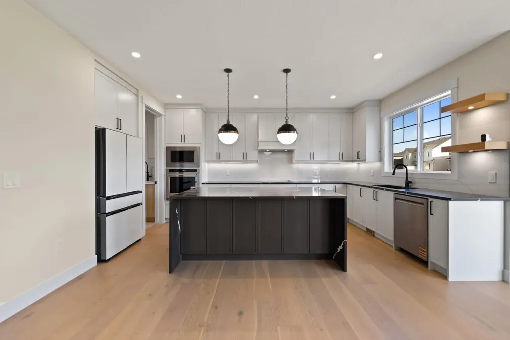 39 South Shore Road Chestermere AB T1X2Y4
