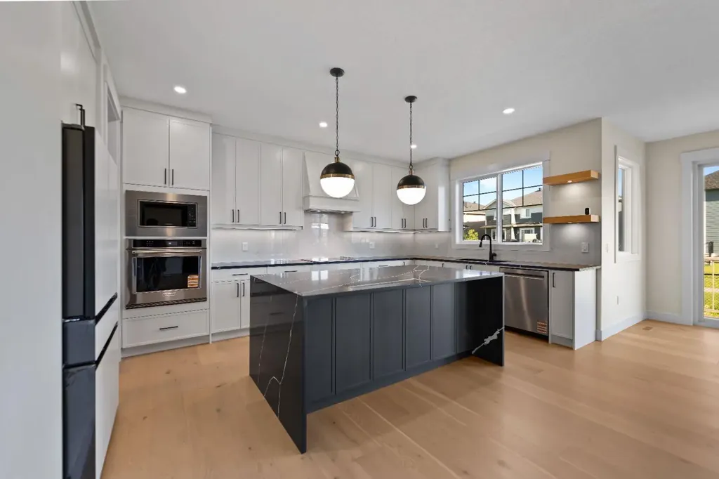 39 South Shore Road Chestermere AB T1X2Y4