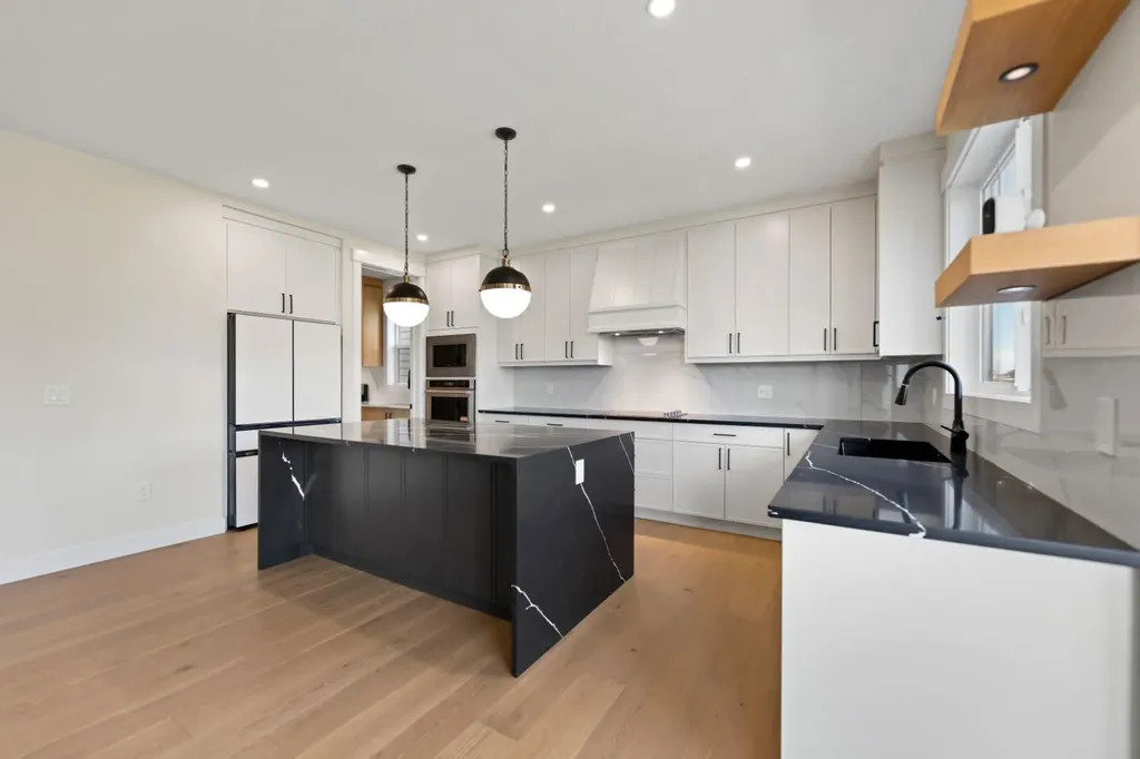 39 South Shore Road Chestermere AB T1X2Y4