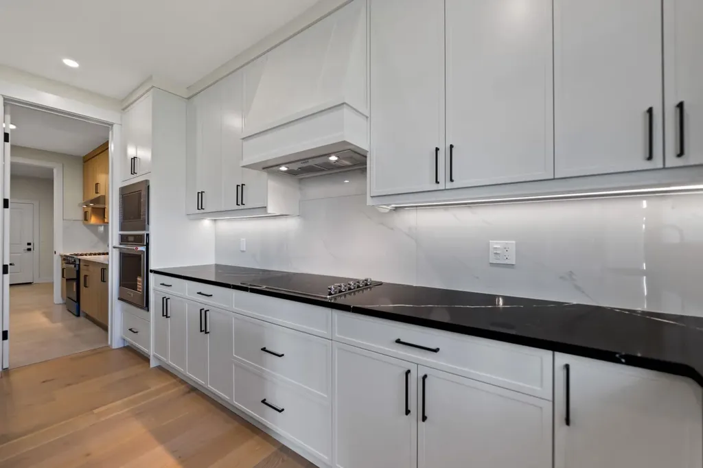 39 South Shore Road Chestermere AB T1X2Y4